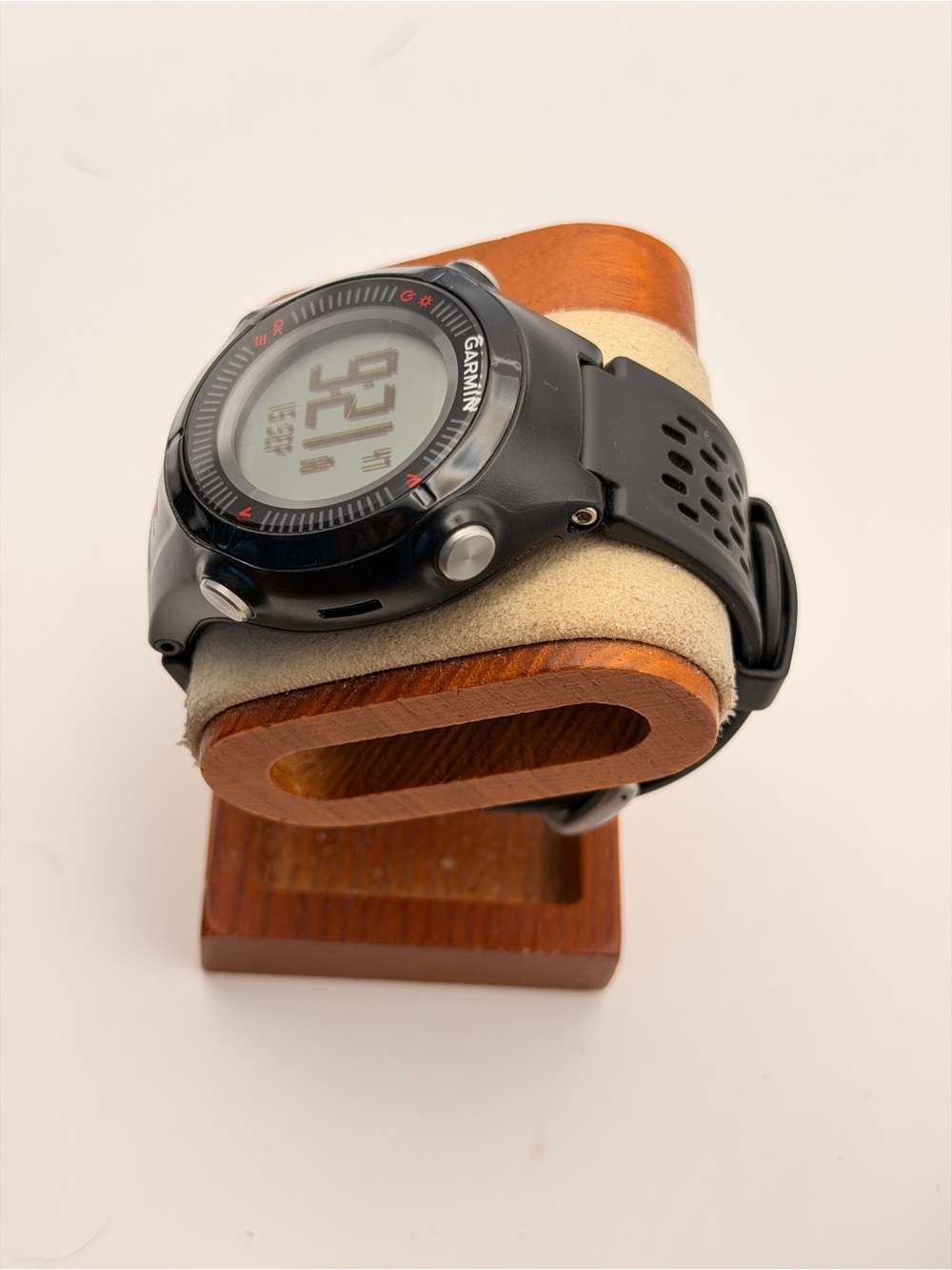 Garmin Approach S2, Golf Smartwatch, Charger Included, Tested, Black/Red, Very G - Picture 2 of 7